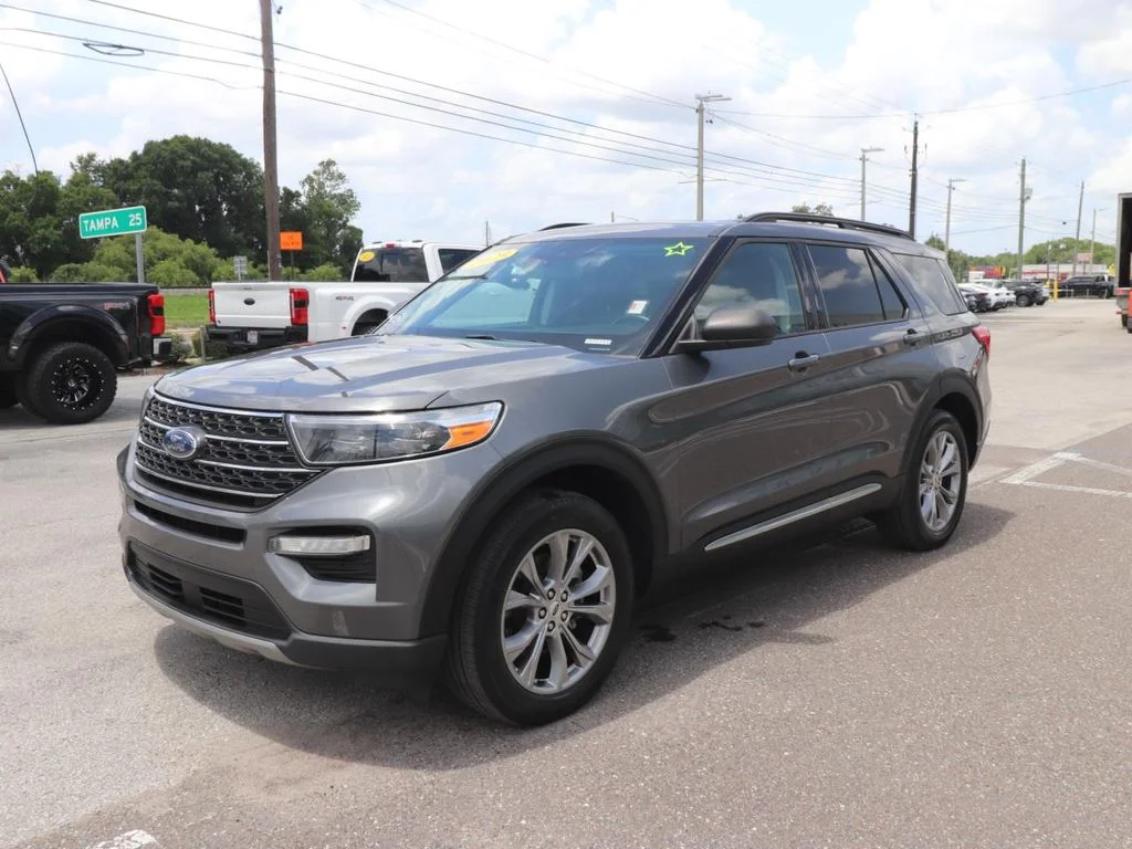 Certified Used 2023 Gray Ford XLT image 3