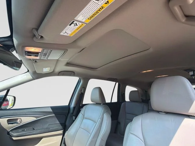 Used 2019 Red Honda EX-L image 23