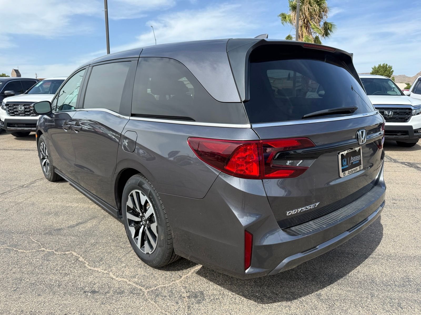 Used 2025 Solar Silver Metallic Honda EX-L image 9