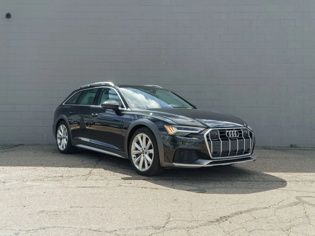 Used 2021  Audi  image 9