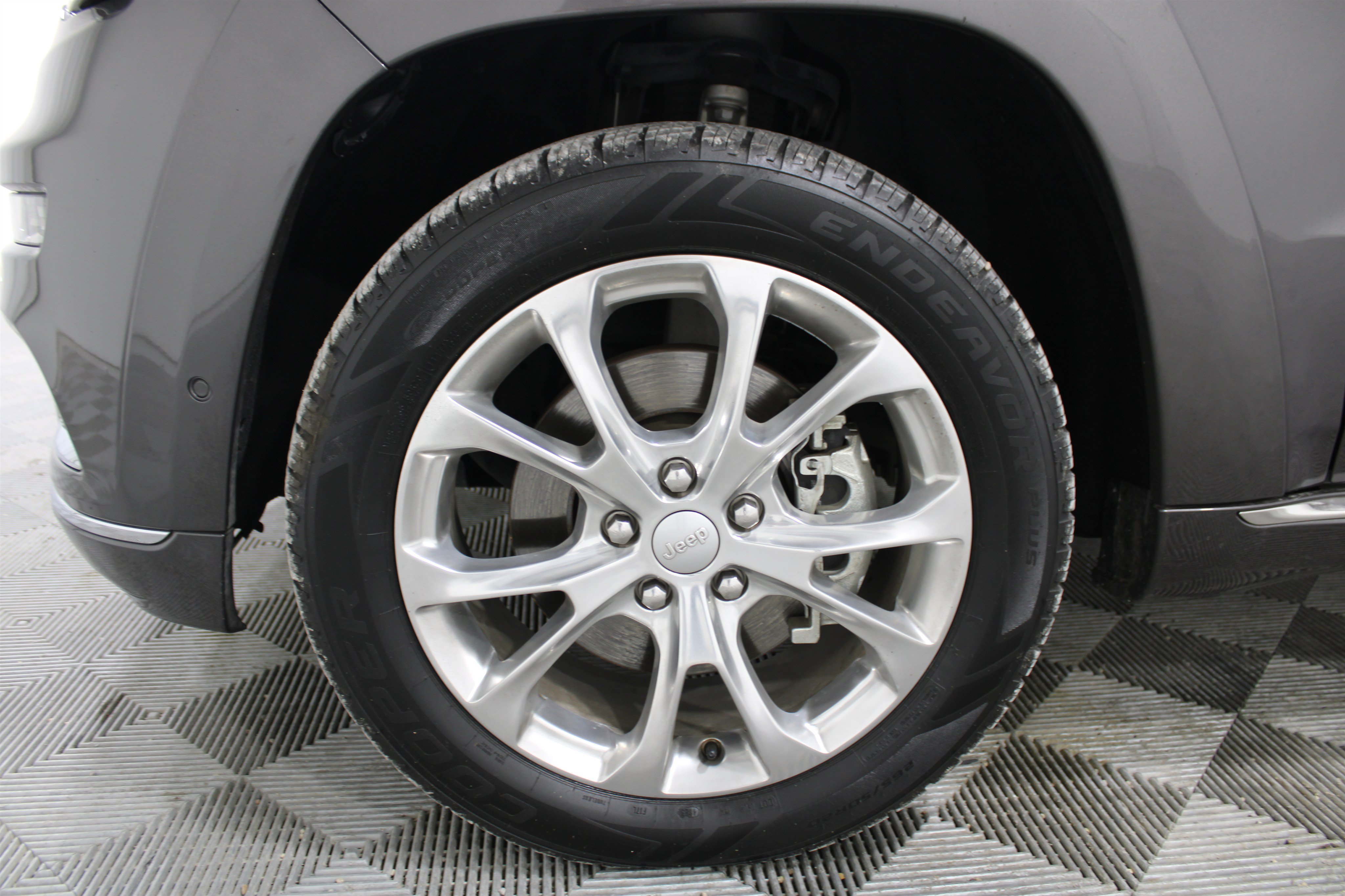 Used 2021 Granite Crystal Metallic Clearcoat Jeep Summit image 34