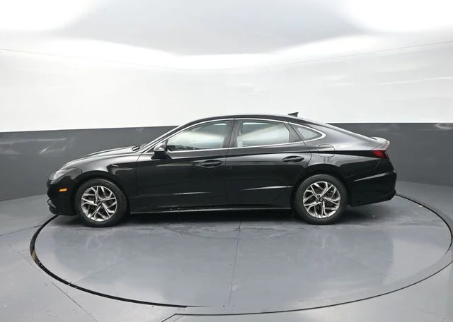Used 2021 Black Hyundai SEL image 7