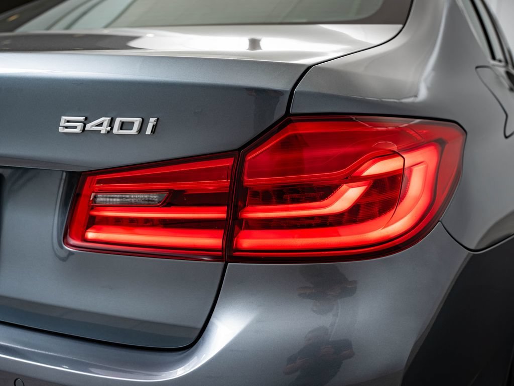 Used 2019 Bluestone Metallic BMW 540i xDrive image 9