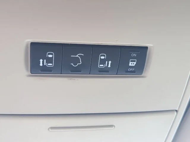 Used 2013 Red Chrysler Touring image 21