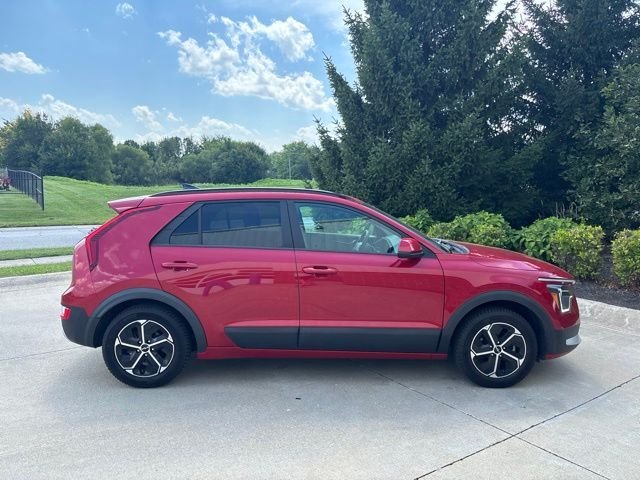 Used 2024 Red Kia LX image 4