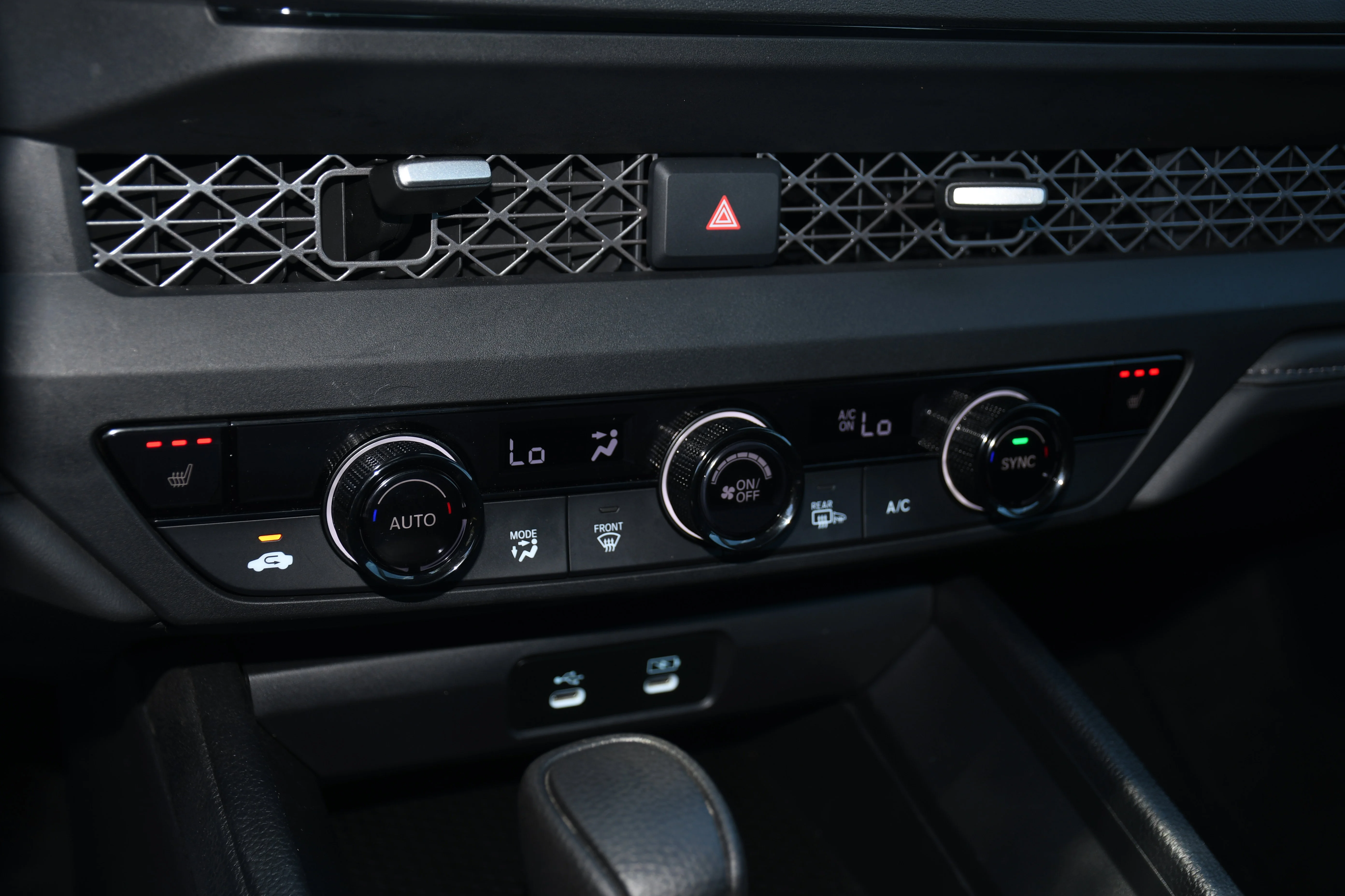 Used 2025  Honda SE image 15