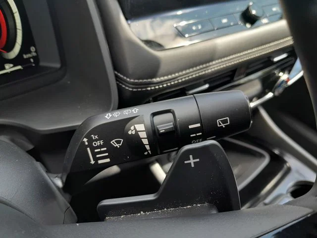 Used 2025 Gold Nissan SL image 17