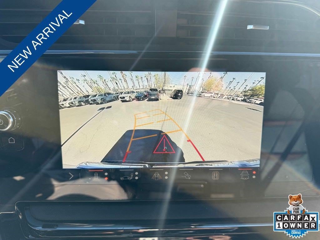 Used 2025 Summit White GMC AT4 image 21
