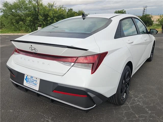 New 2026 Serenity White Pearl Hyundai SEL Sport image 4