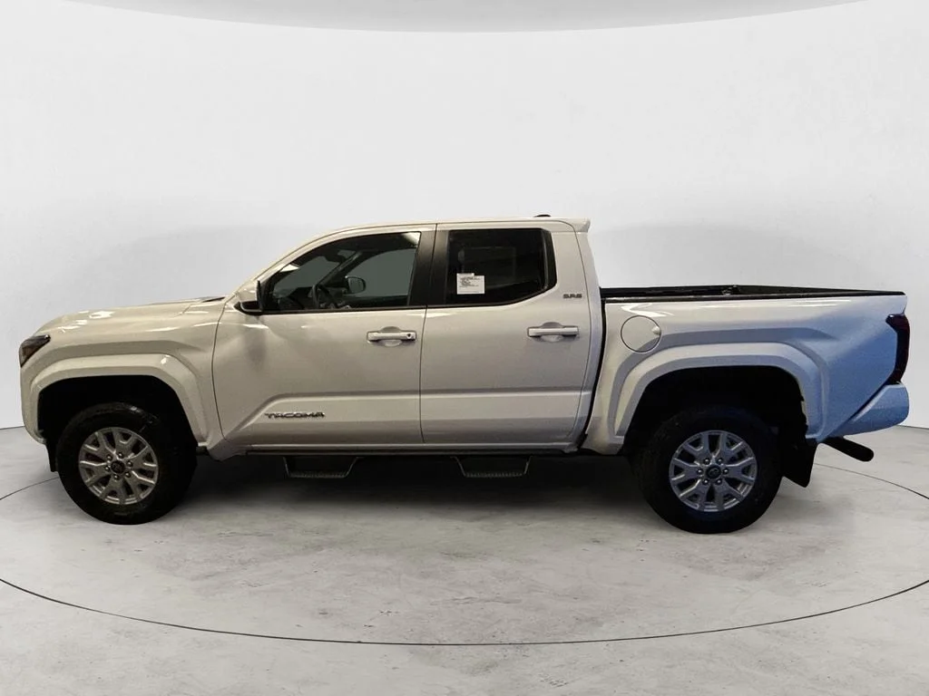 New 2026 Ice Cap Toyota SR5 image 2