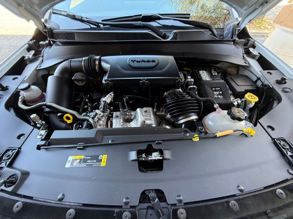 Used 2026 White Jeep Latitude image 20