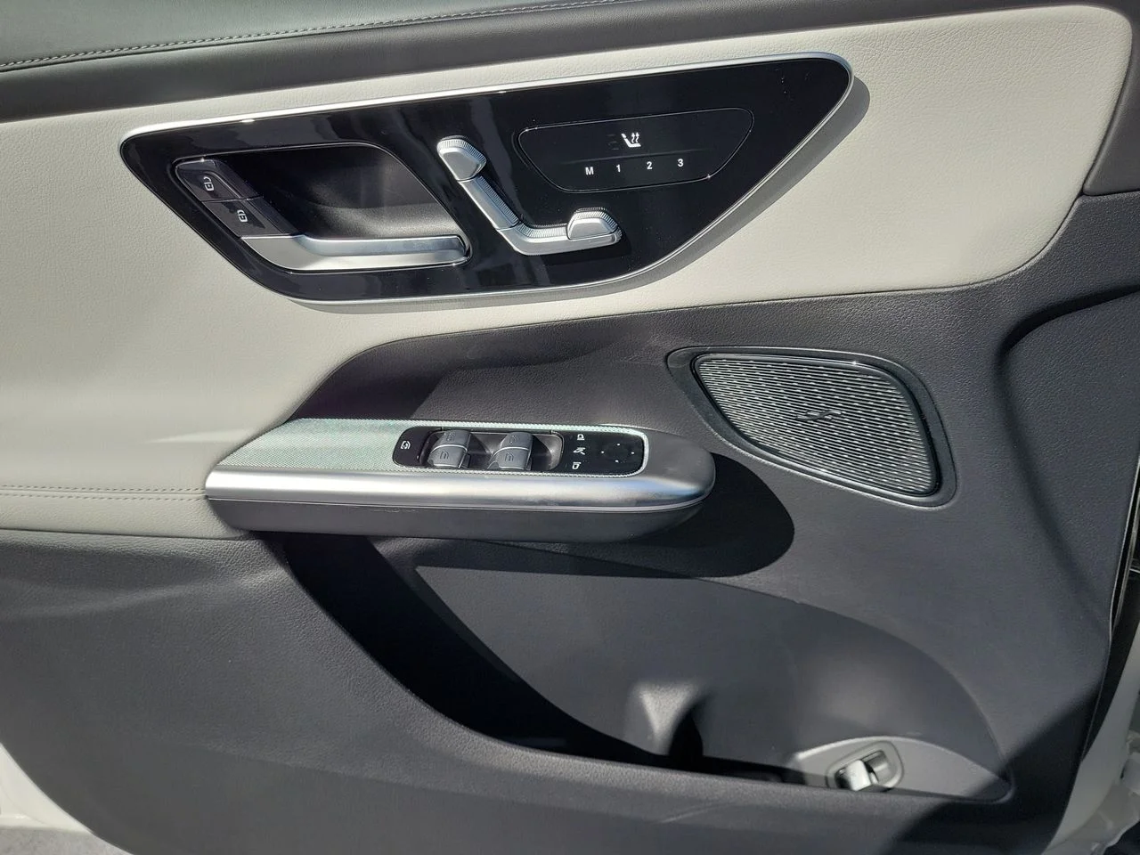 New 2027 Polar White Mercedes-Benz GLC 300 image 24
