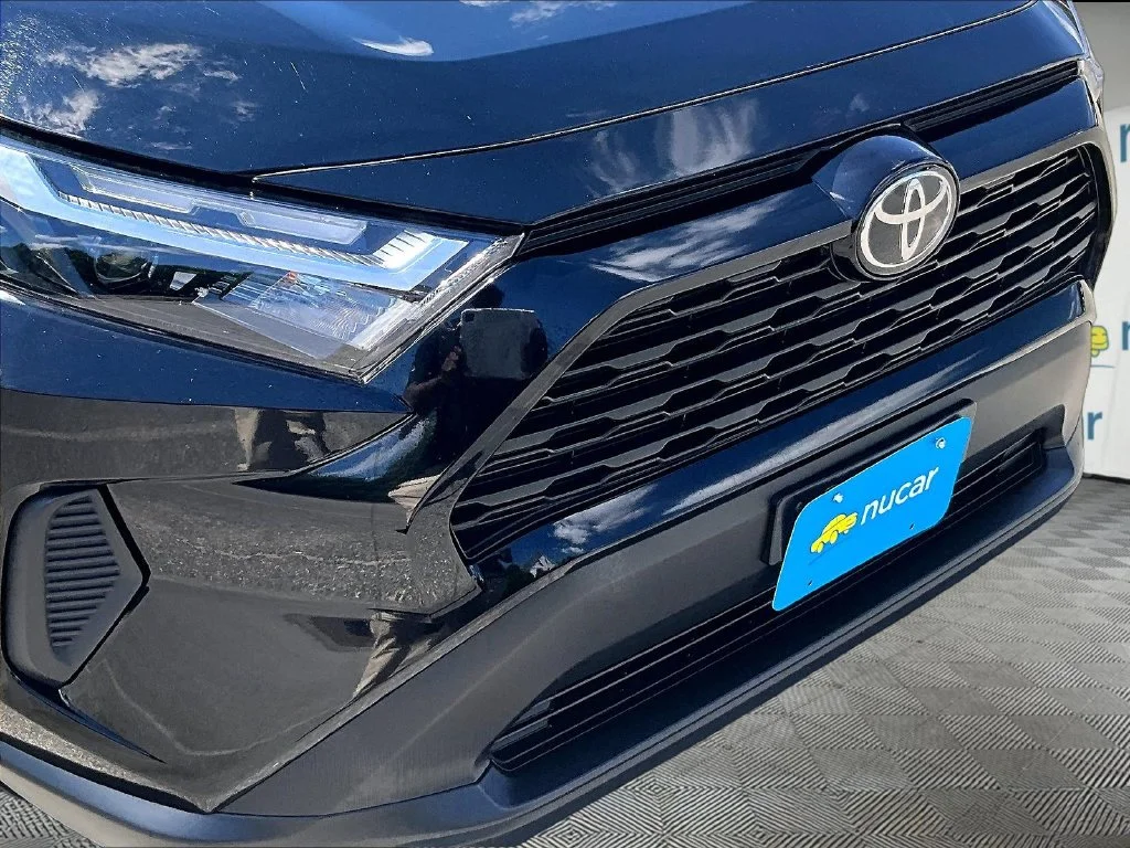 Used 2025 Midnight Black Metallic Toyota XLE image 32