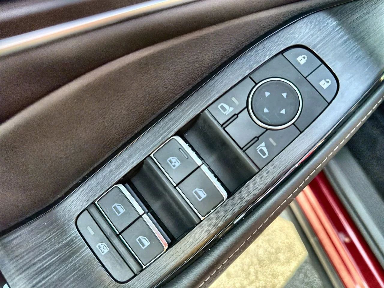 Used 2025 Red Nissan Platinum FWD image 19