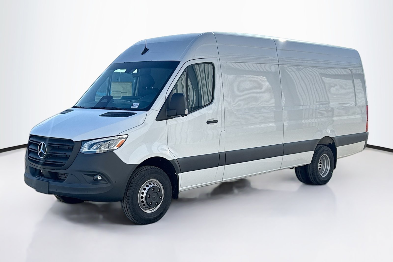 New 2026 Arctic White Mercedes-Benz  image 1