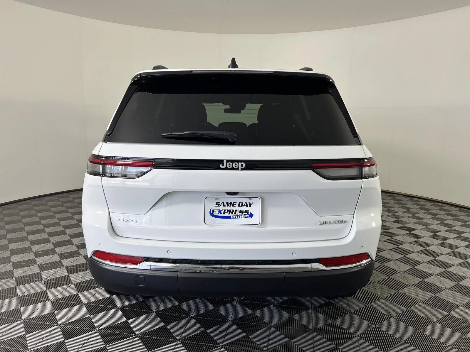 Used 2025 Wh Jeep Limited image 27