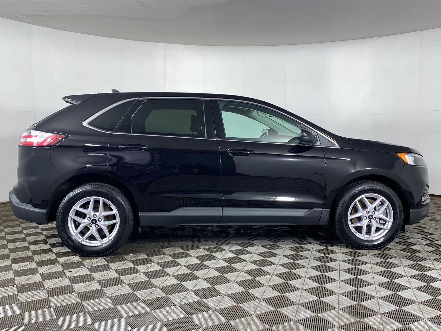 Used 2023 Agate Black Ford SEL image 24