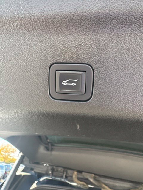 Used 2025 Black Chevrolet Premier image 27