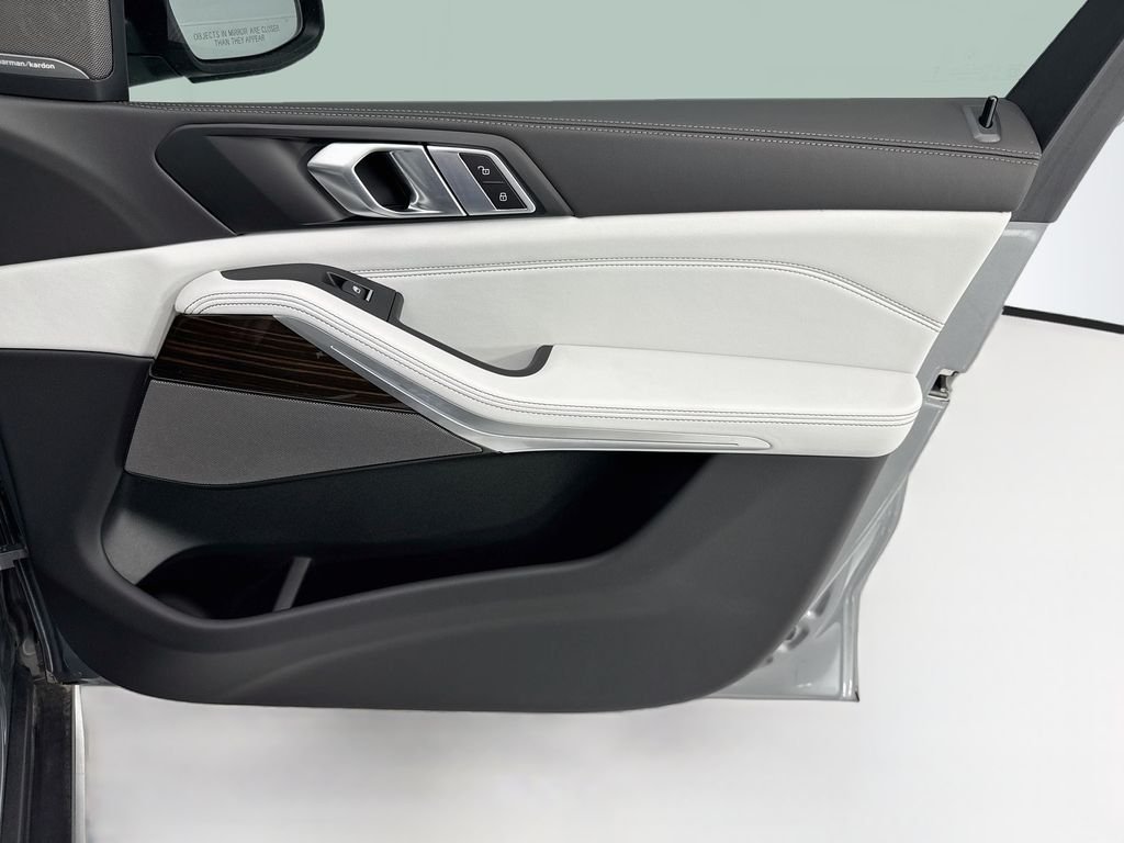New 2026 Gray Metallic BMW xDrive40i image 24
