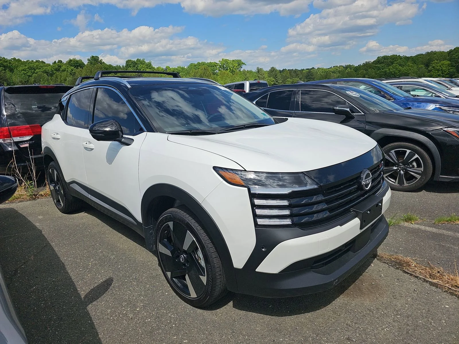 2026 Nissan Kicks 2.0 SR's photo