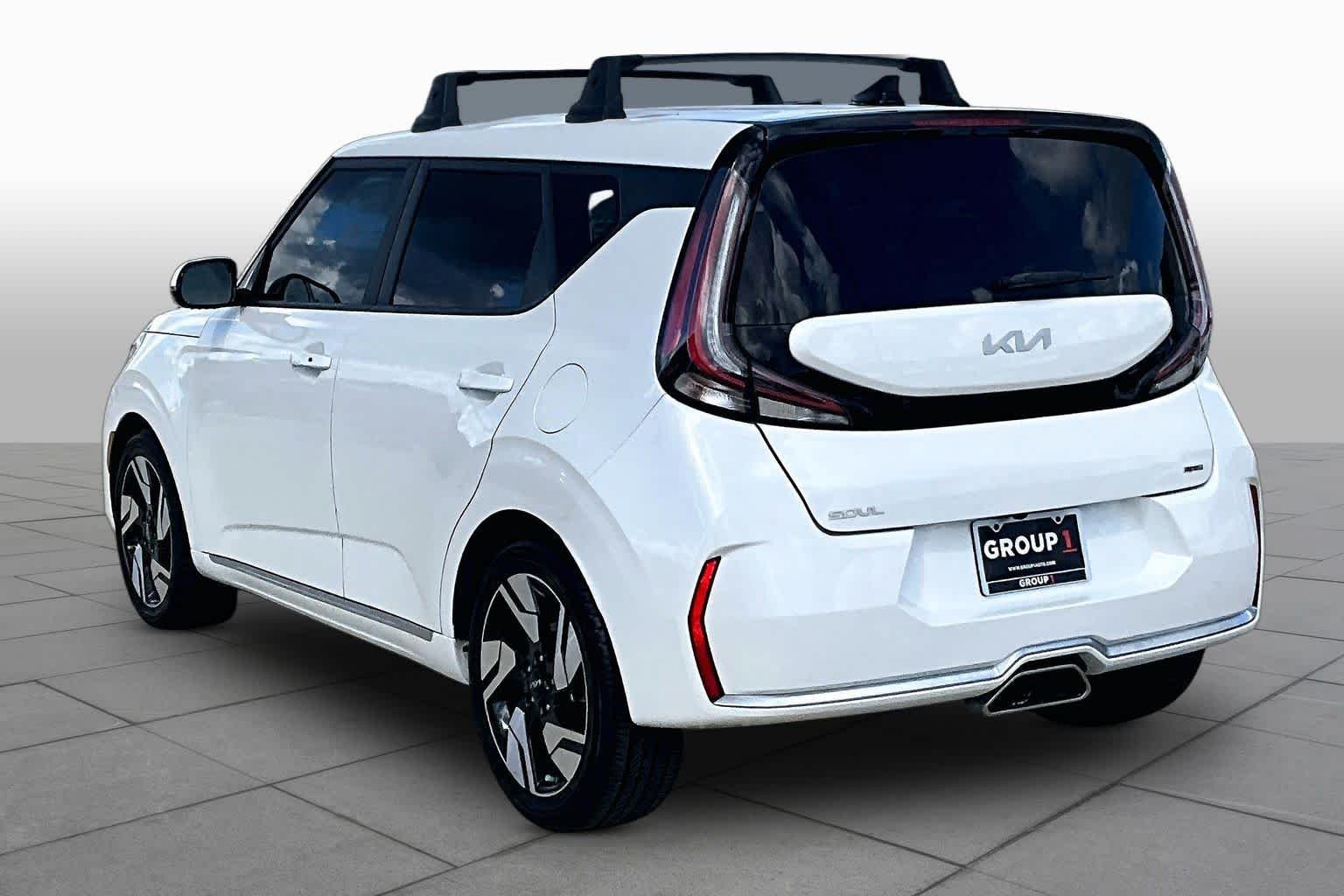 Used 2024 Snow White Pearl Kia GT-Line image 11