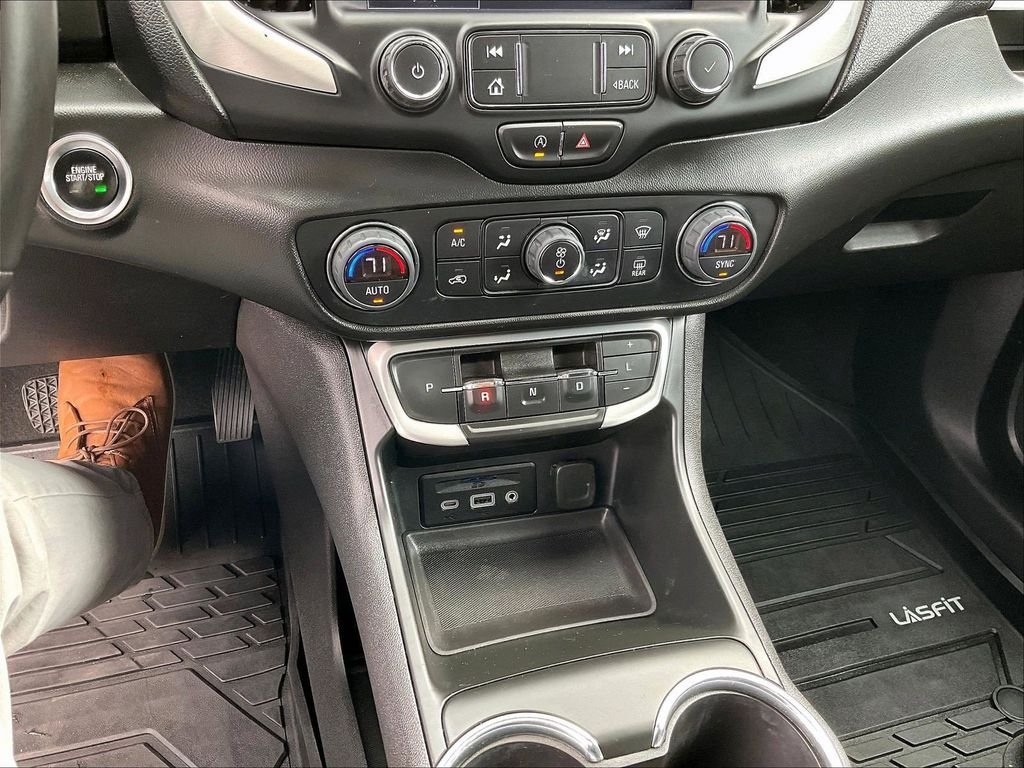 Used 2022 White GMC SLT image 25