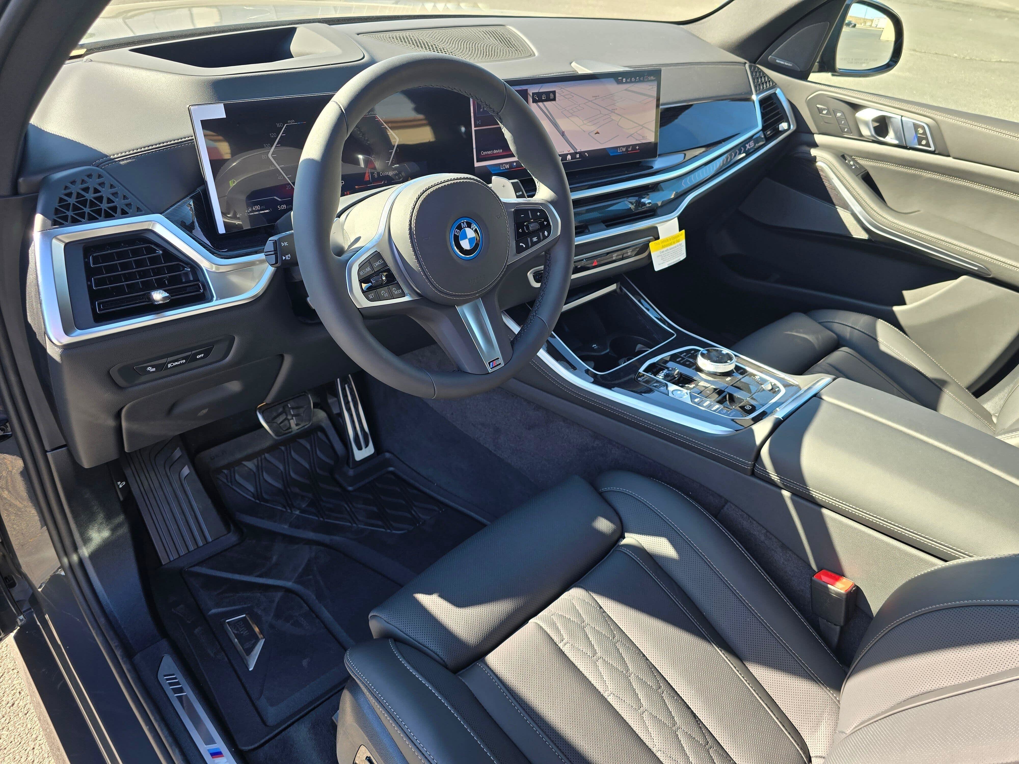 New 2026 Dravit Grey Metallic BMW xDrive50e image 2