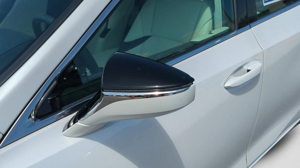 Used 2022 White Lexus 350 image 28