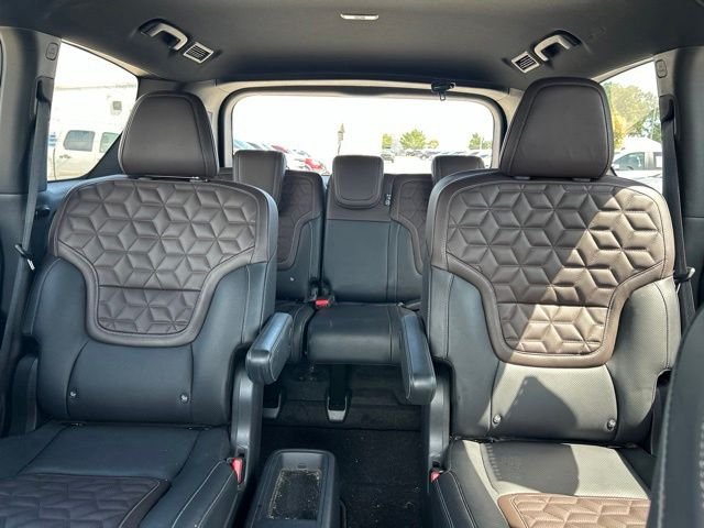 Used 2025 Black Nissan Platinum image 34