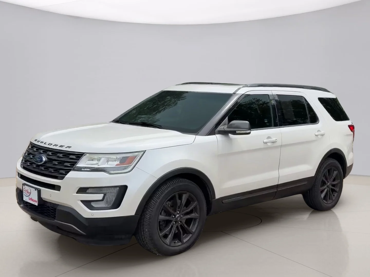 Used 2017 White Ford SLT image 1