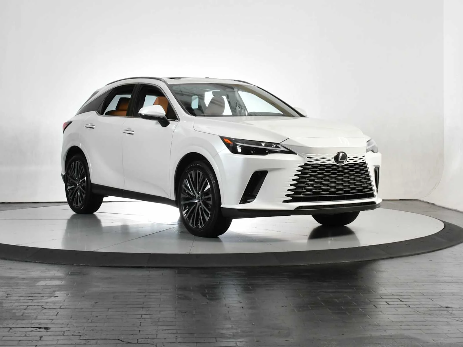 Used 2025 Eminent White Pearl Lexus Premium Plus image 9