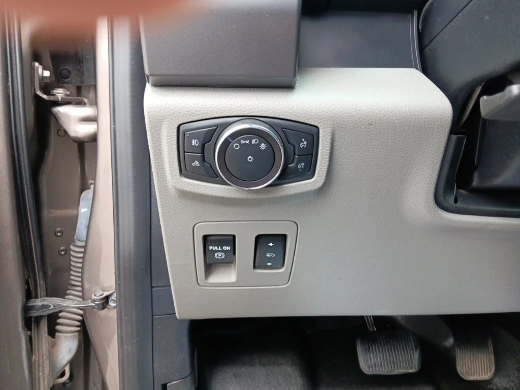 Used 2020 Stone Gray Metallic Ford XLT image 15