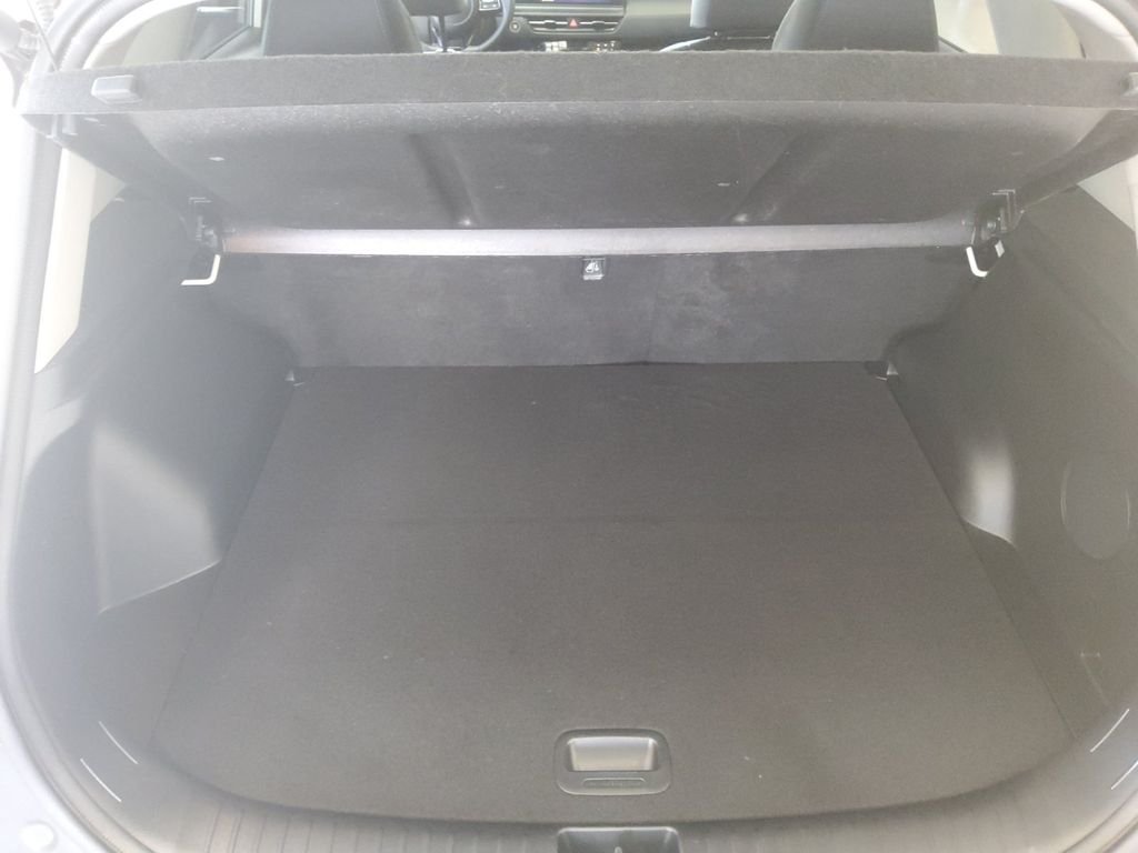 Used 2026 White Kia SX image 28