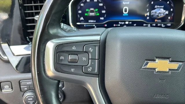 Used 2025 Summit White Chevrolet LT image 24