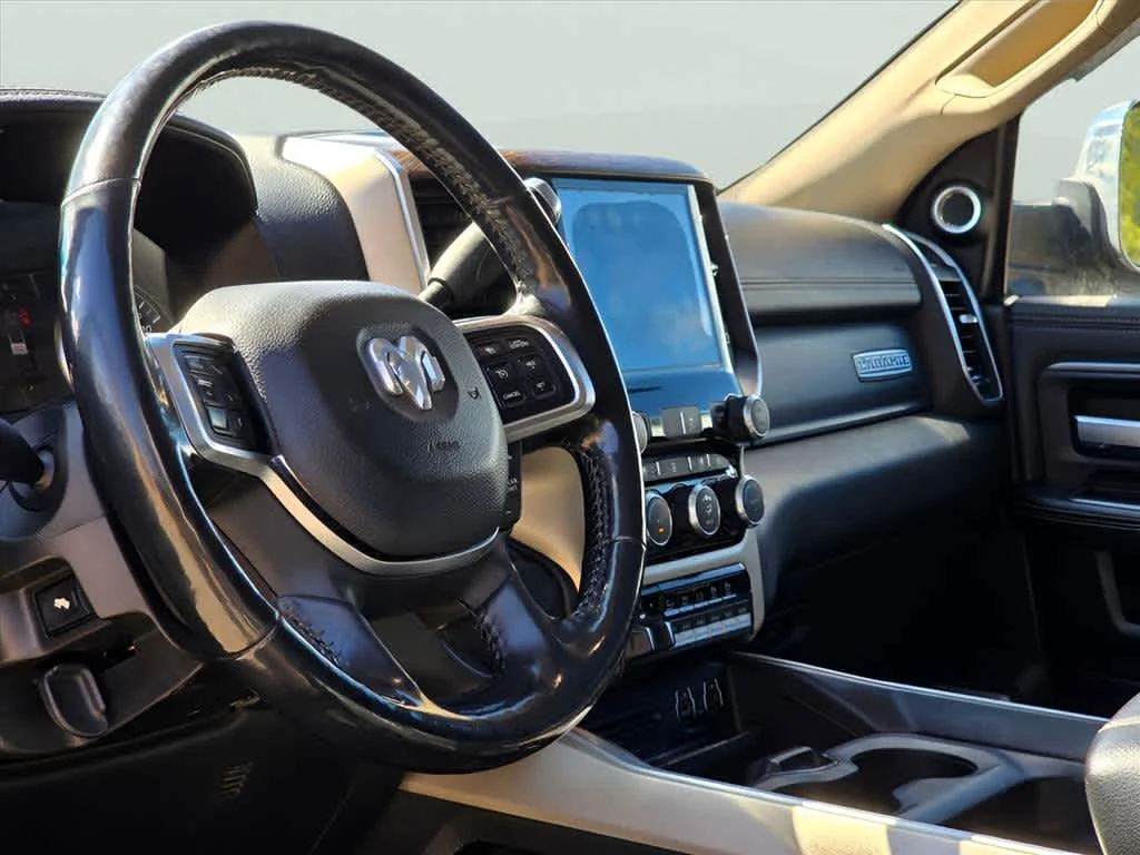 Used 2019 Diamond Black Crystal Pearlcoat Ram Laramie image 13