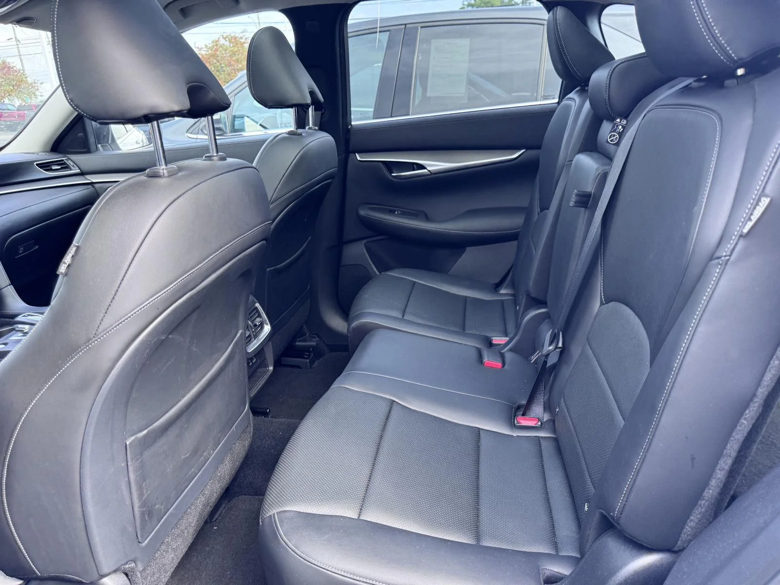 Used 2023 Radiant White INFINITI LUXE image 12