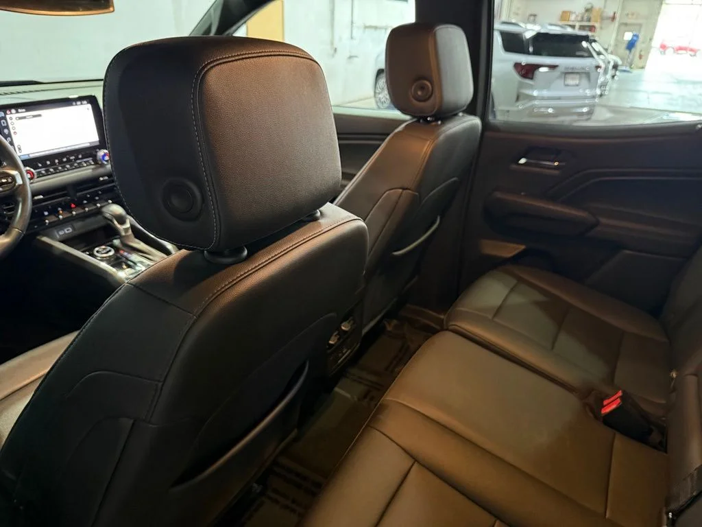 Used 2024 Onyx Black GMC Elevation image 28