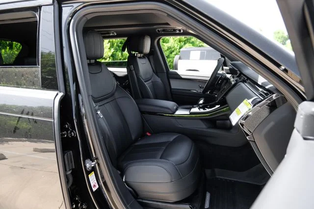 New 2026 Santorini Black Land Rover Dynamic SE image 41