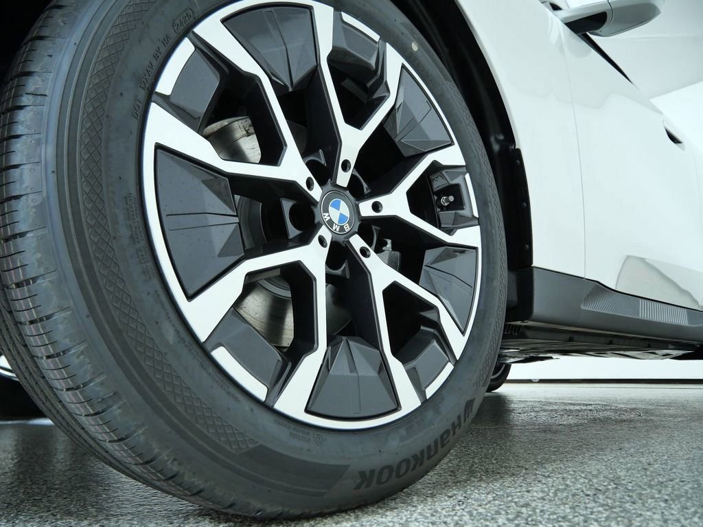 Used 2026 Alpine White BMW 30 xDrive image 5
