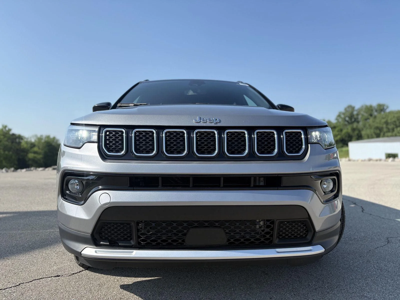 Used 2024 Silver Zynith Metallic Clearcoat Jeep Limited image 20