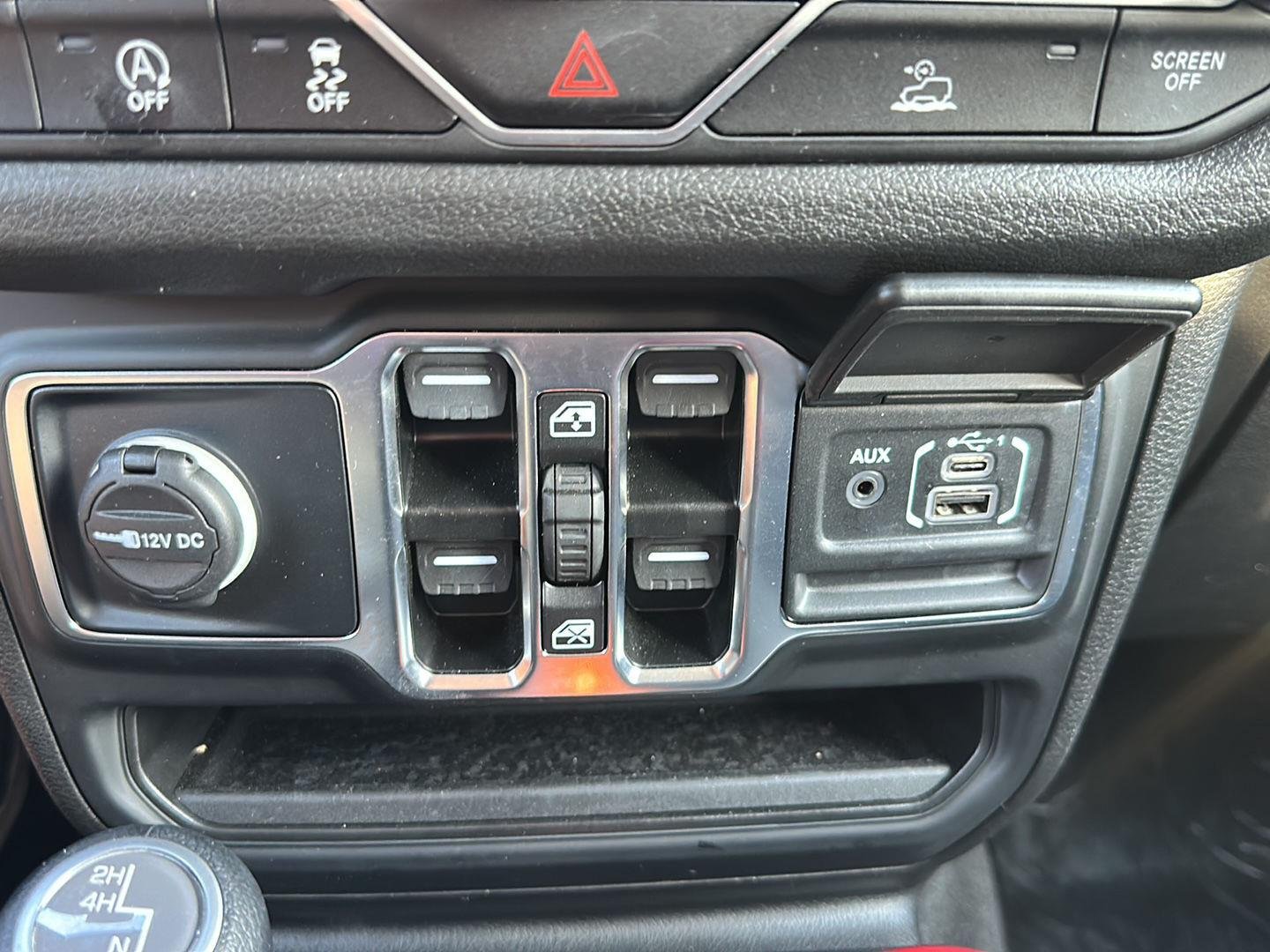 Used 2025 Anvil Clearcoat Jeep Sport S image 23