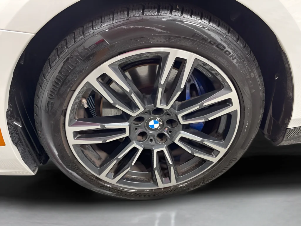 Used 2026 Alpine White BMW 530i xDrive Premium image 35