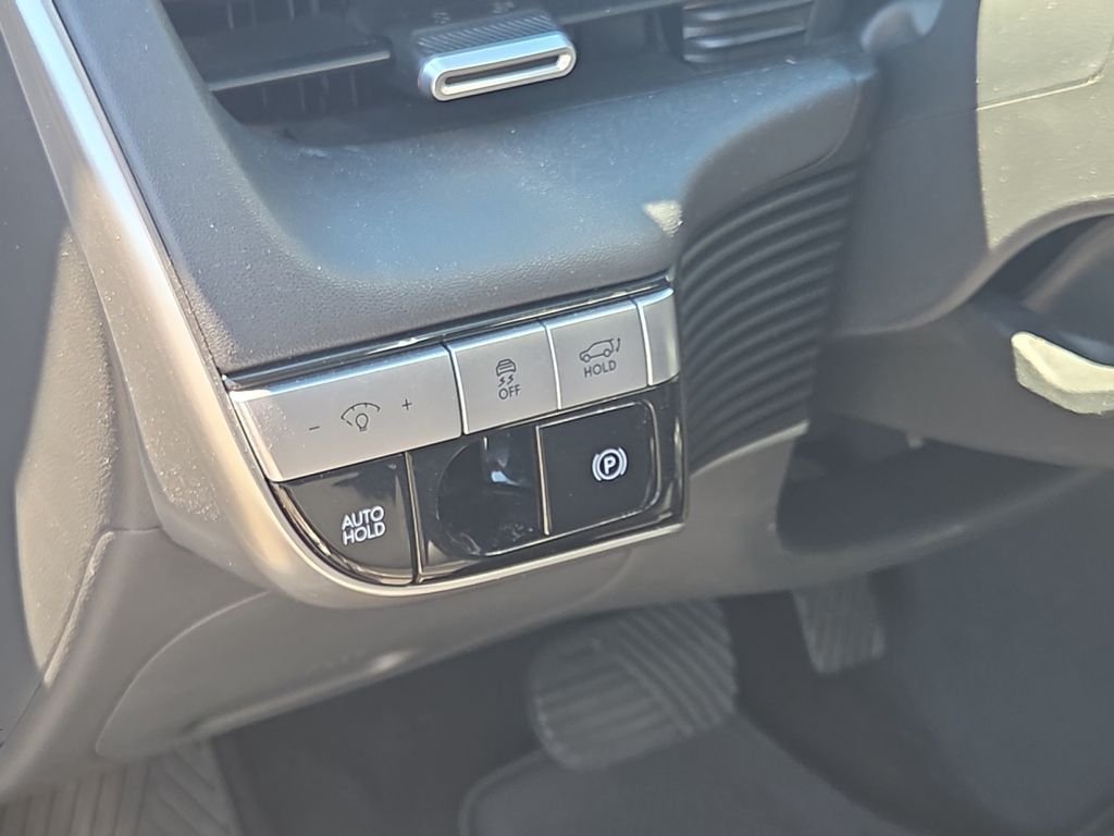 Used 2023 Gold Hyundai SEL image 11