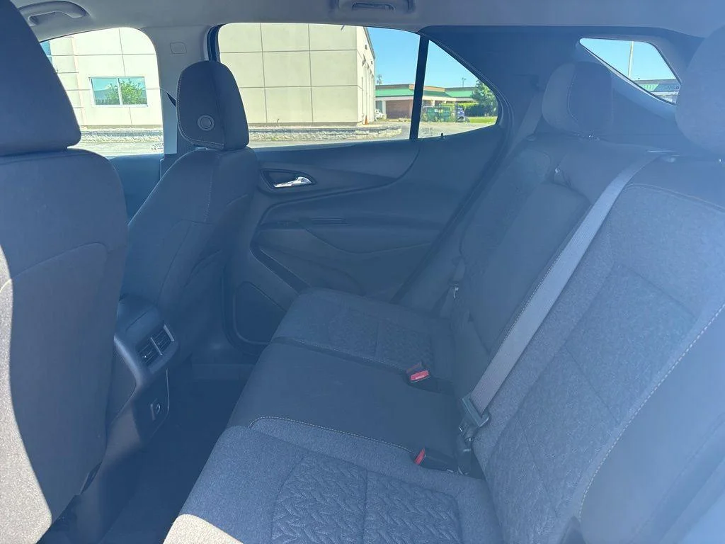 Used 2024 Summit White Chevrolet LT image 33