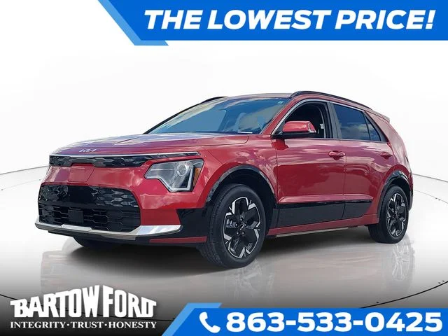 Used 2025 Red Kia Wind image 1