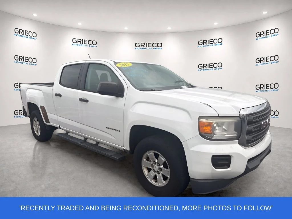 Used 2015 White GMC Base image 1