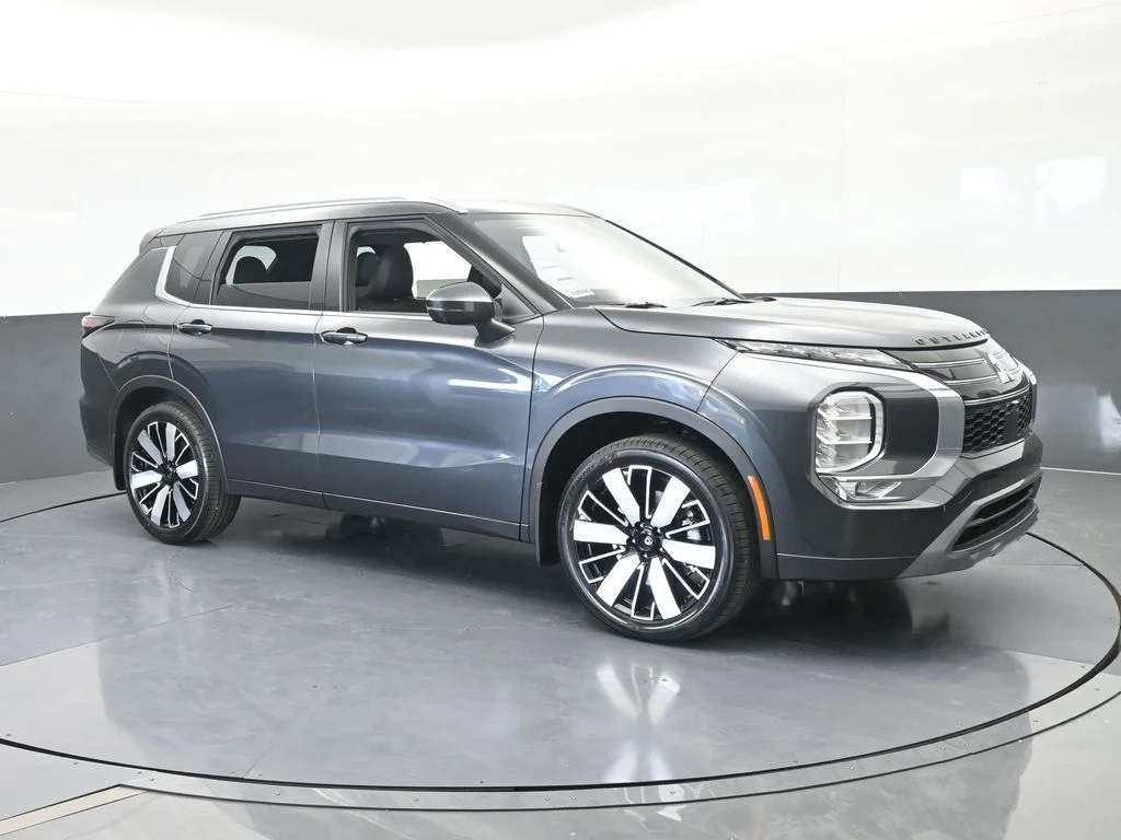 New 2026 Gray Mitsubishi SEL image 8