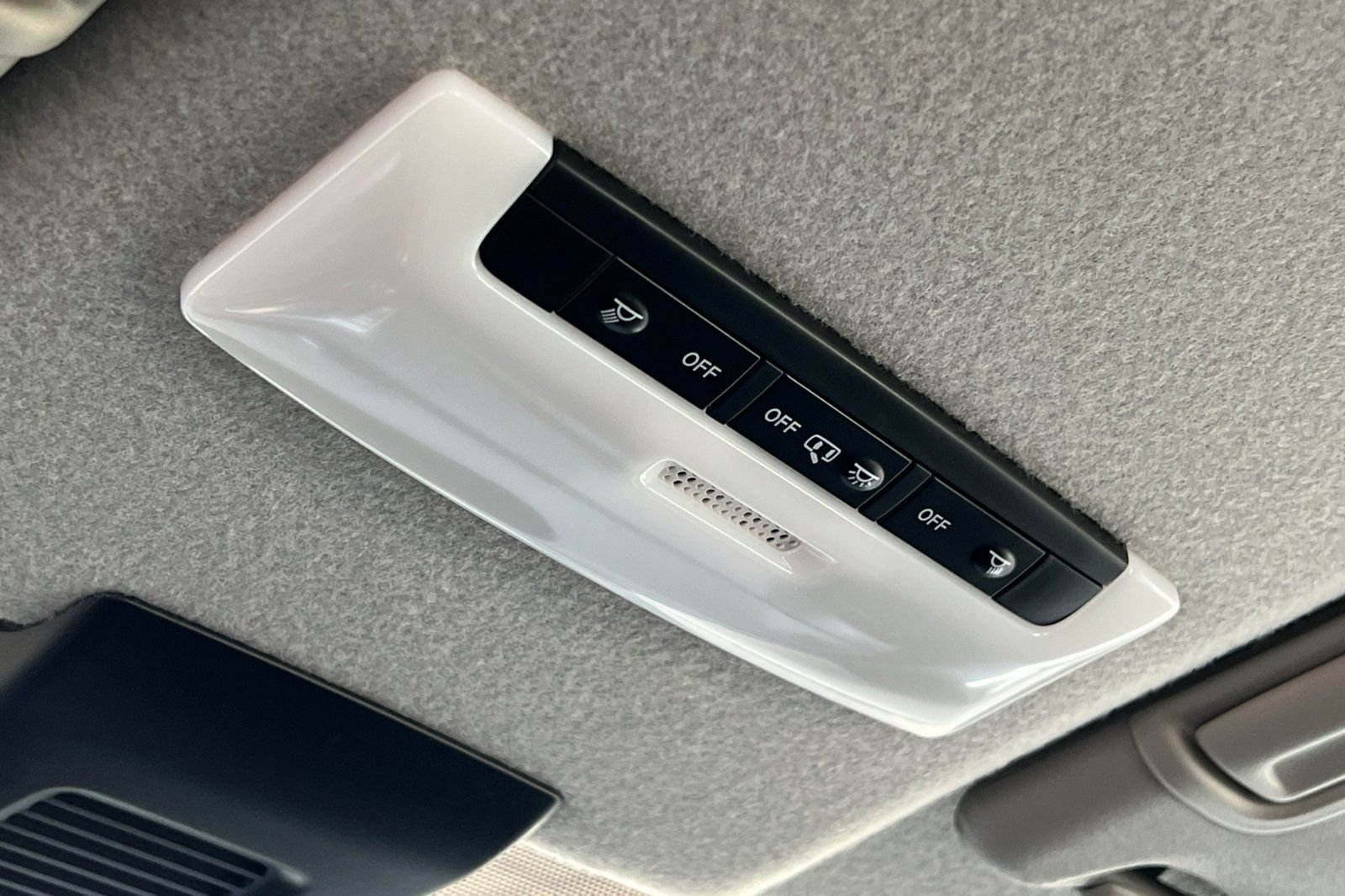 2025 Nissan KICKS PLAY Base - Photo 24