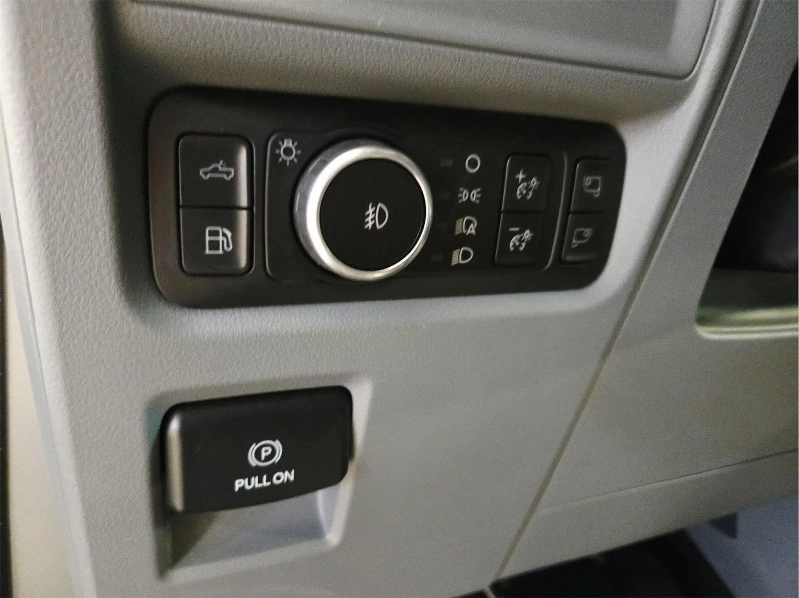 Used 2025 Atlas Blue FORD XLT image 19