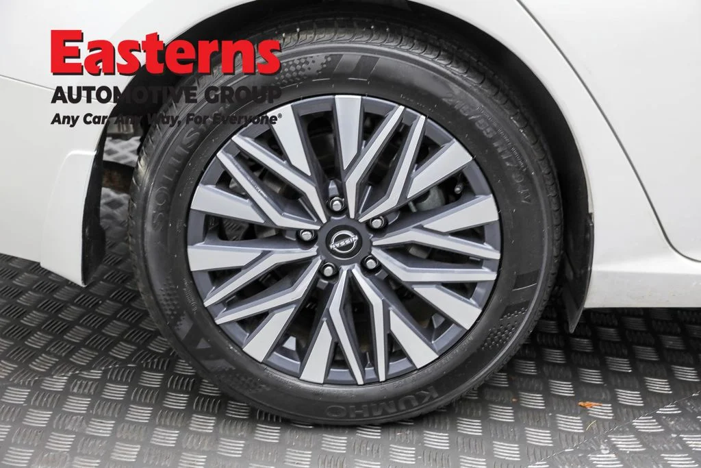 Used 2024 White Nissan 2.5 SV image 29